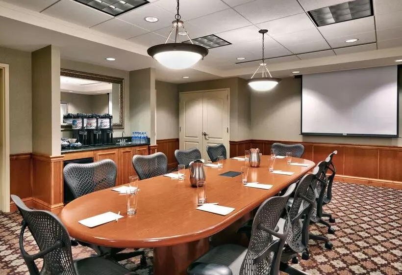 هتل Hilton Garden Inn Bozeman