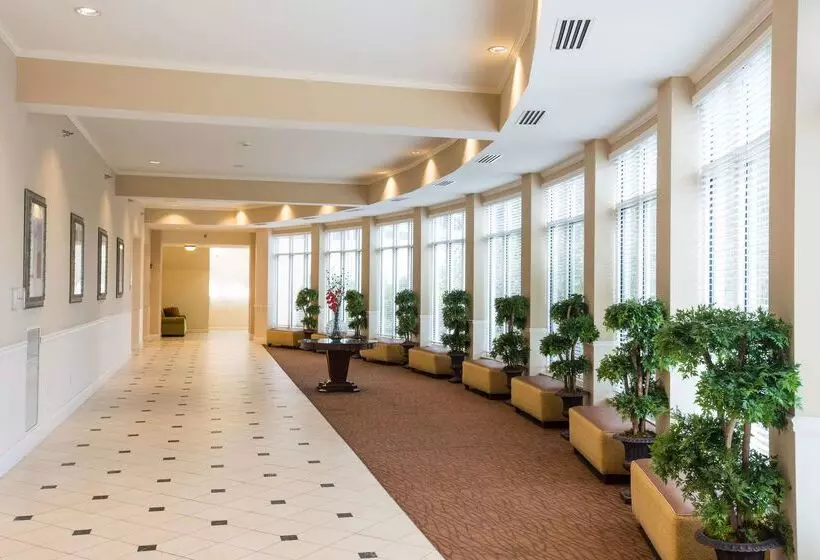 هتل Hilton Garden Inn Grand Forksund