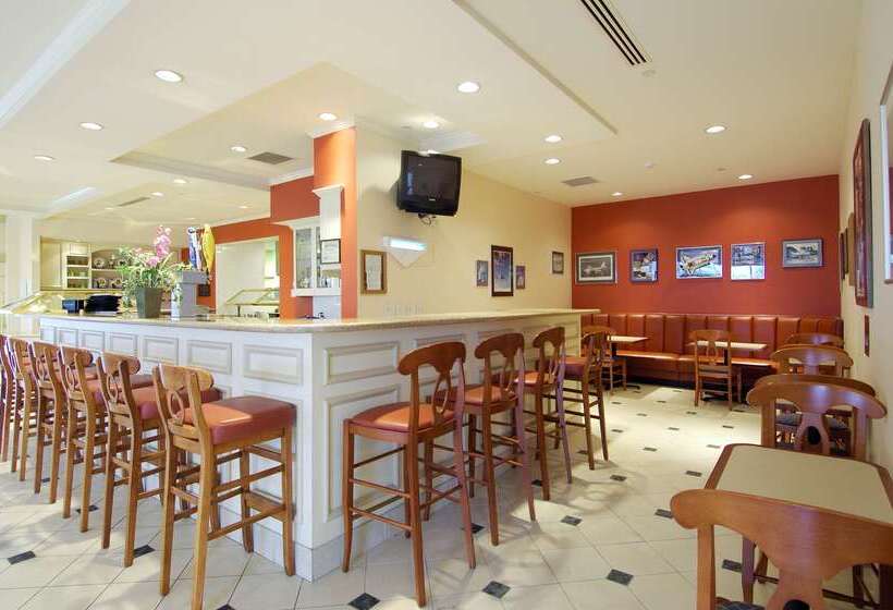 בית מלון כפרי Hilton Garden Inn Grand Forksund