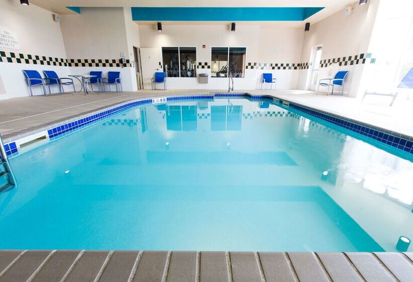 בית מלון כפרי Hilton Garden Inn Grand Forksund