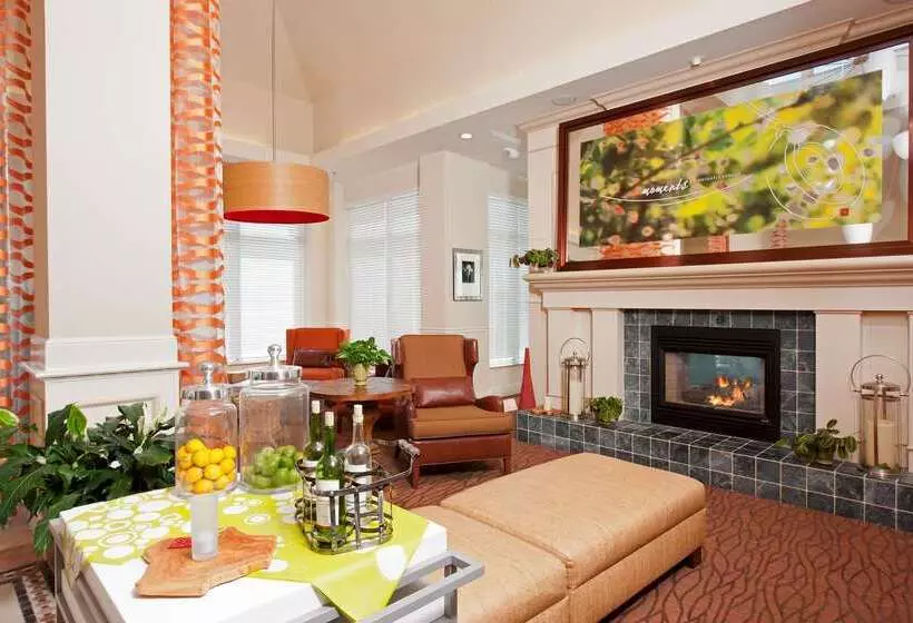 هتل Hilton Garden Inn Grand Forksund