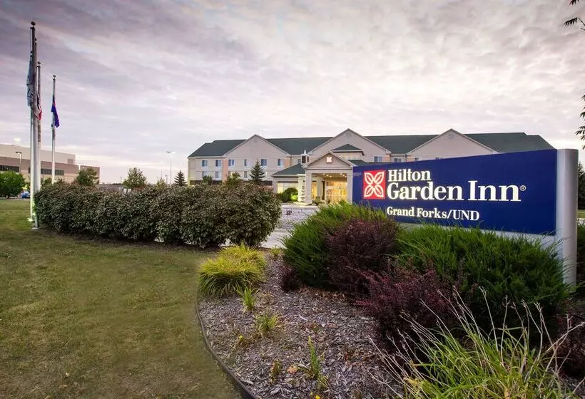 هتل Hilton Garden Inn Grand Forksund