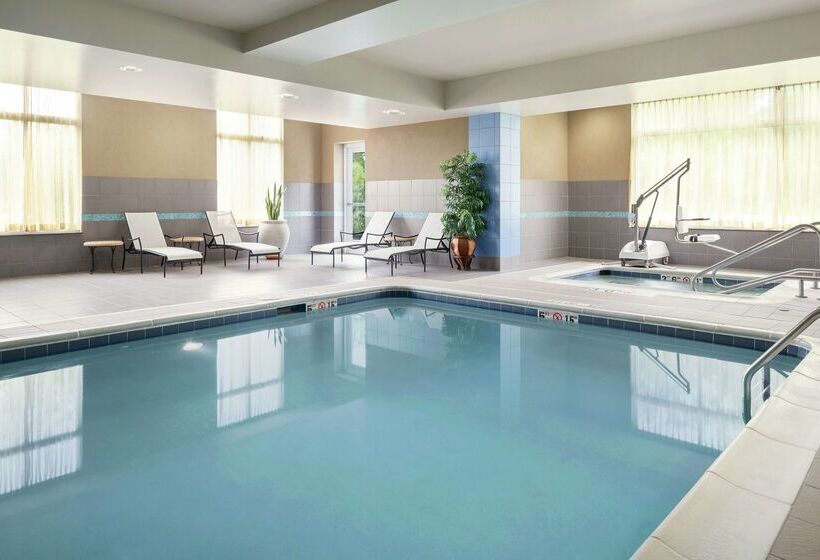 בית מלון כפרי Hilton Garden Inn Toledo Perrysburg