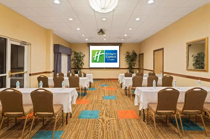 Отель Holiday Inn Express & Suites Lakeland North I 4, An Ihg