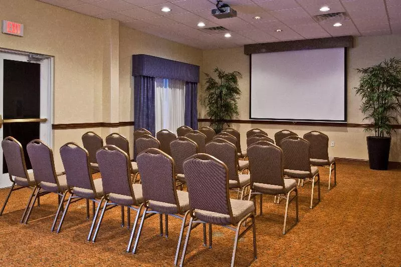 Отель Holiday Inn Express & Suites Lakeland North I 4, An Ihg