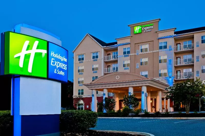 Отель Holiday Inn Express & Suites Lakeland North I 4, An Ihg