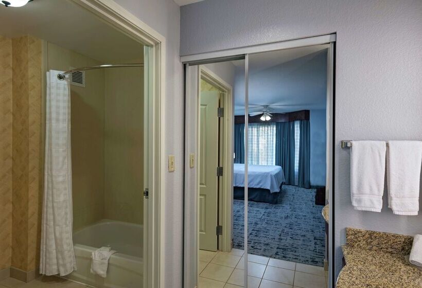 هتل Homewood Suites By Hilton Fort Collins