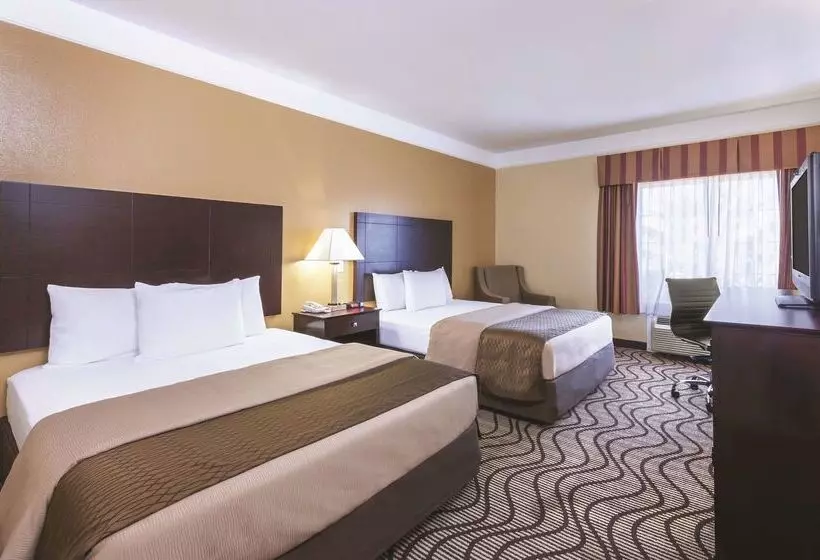 Szálloda La Quinta Inn & Suites By Wyndham Angleton