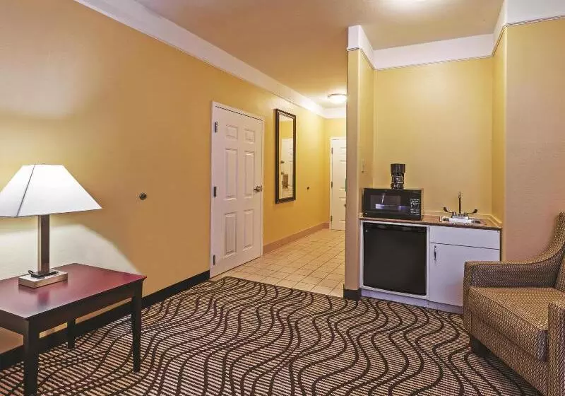 Szálloda La Quinta Inn & Suites By Wyndham Angleton