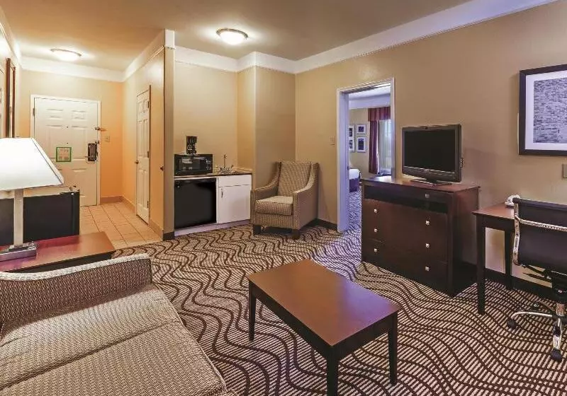 Szálloda La Quinta Inn & Suites By Wyndham Angleton