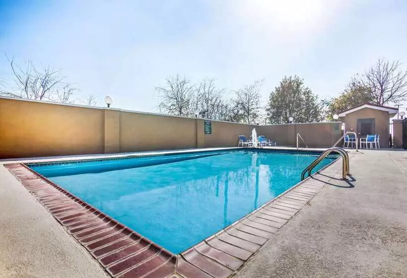 Отель La Quinta By Wyndham Kyle Austin South