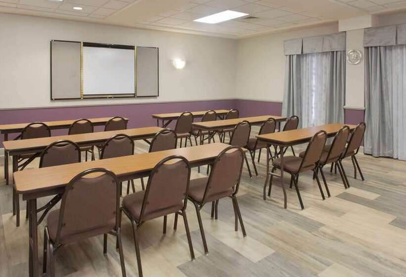 Отель La Quinta By Wyndham Mobile   Daphne