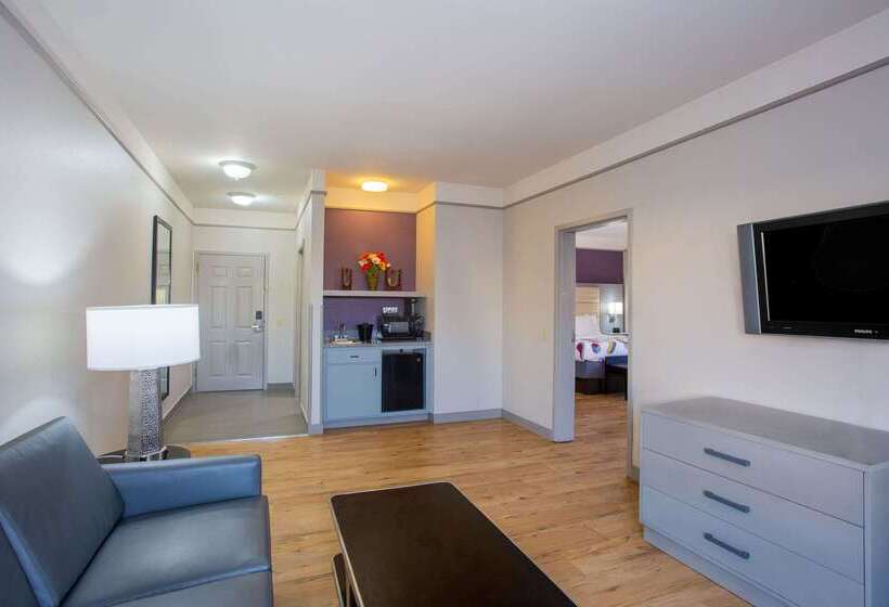 Отель La Quinta By Wyndham Mobile   Daphne