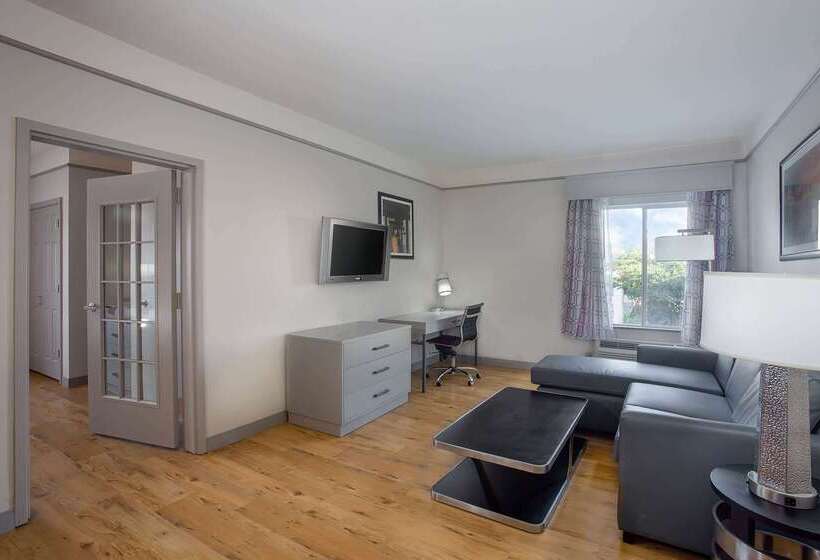 Отель La Quinta By Wyndham Mobile   Daphne