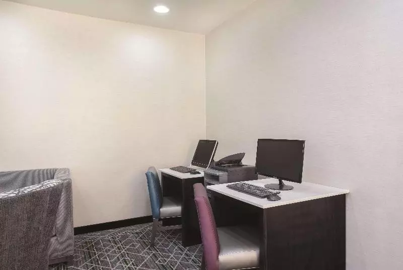 ホテル La Quinta By Wyndham Rome