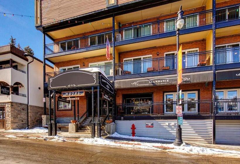 هتل Main Street Modish