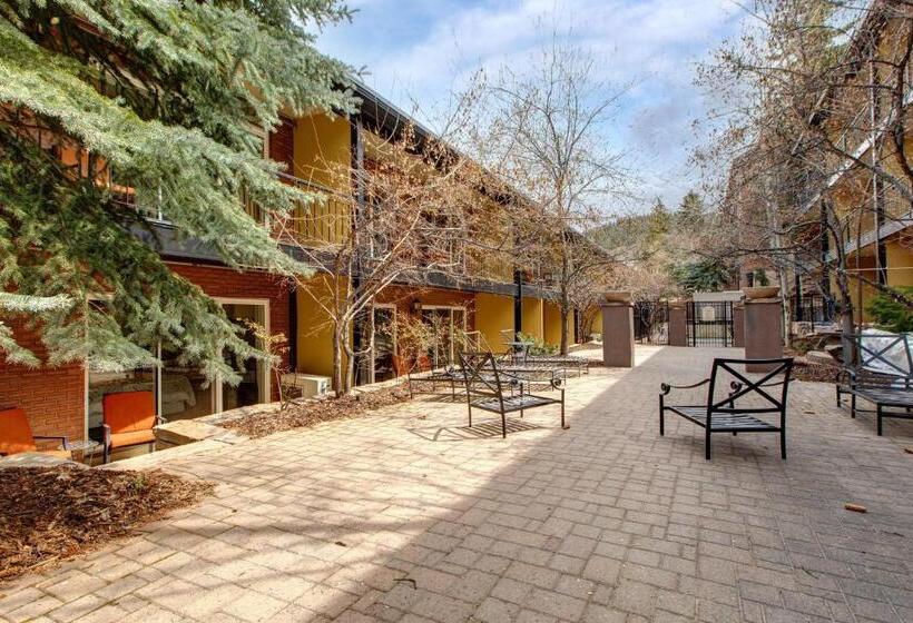 هتل Main Street Modish