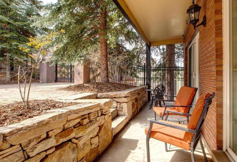 هتل Main Street Modish