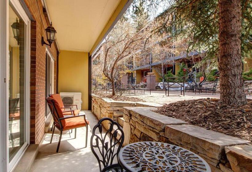 هتل Main Street Modish