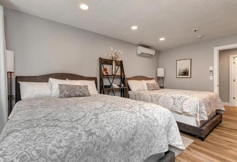 هتل Main Street Modish