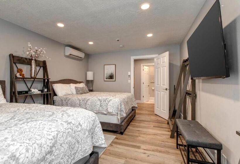 هتل Main Street Modish