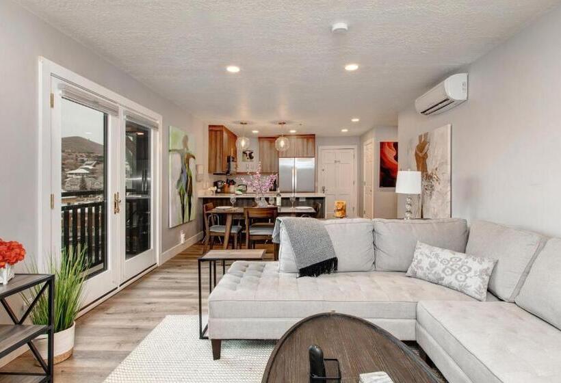 هتل Main Street Modish