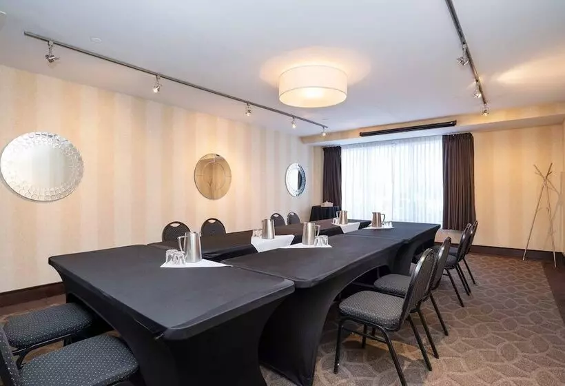 Sandman Hotel & Suites Calgary South