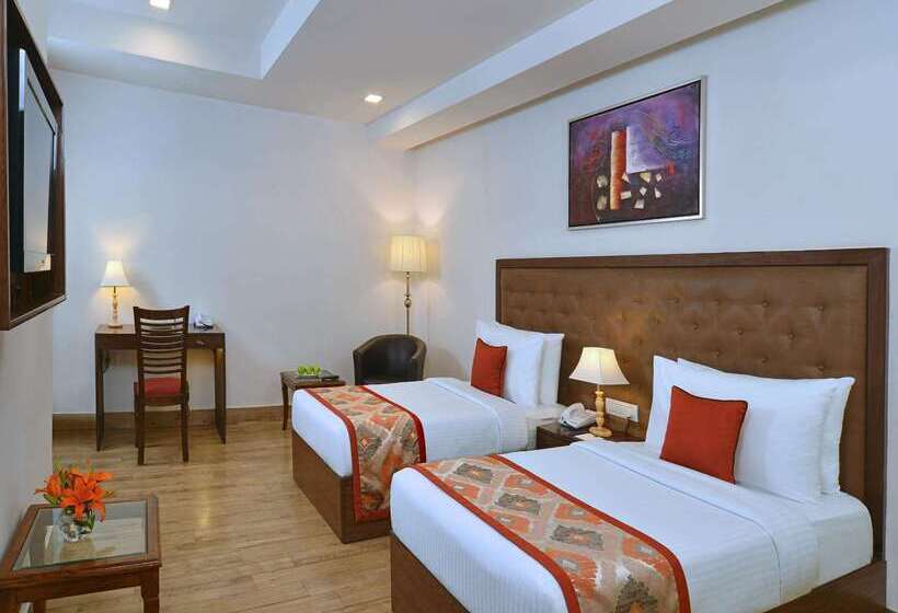 فندق Taurus Sarovar Portico