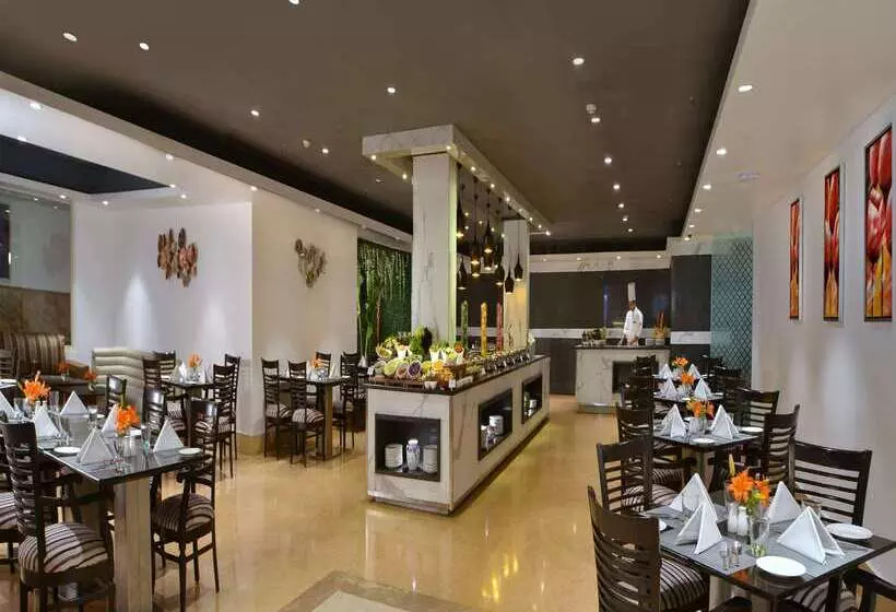 酒店 Taurus Sarovar Portico