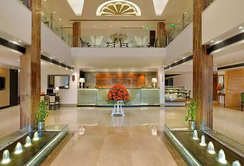 酒店 Taurus Sarovar Portico