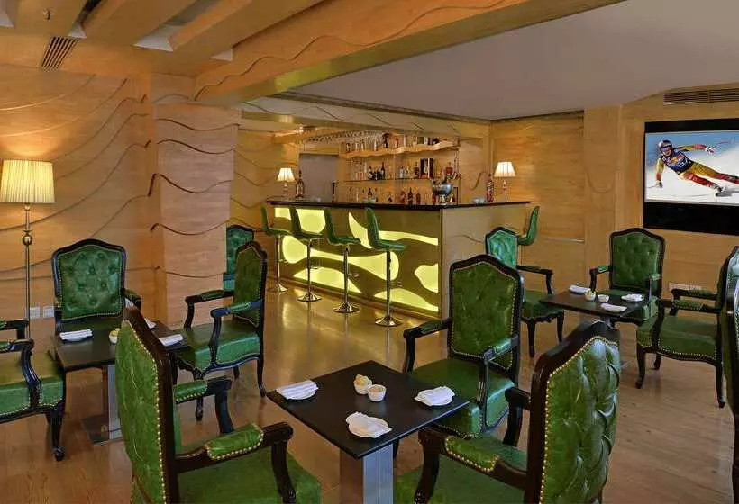 酒店 Taurus Sarovar Portico