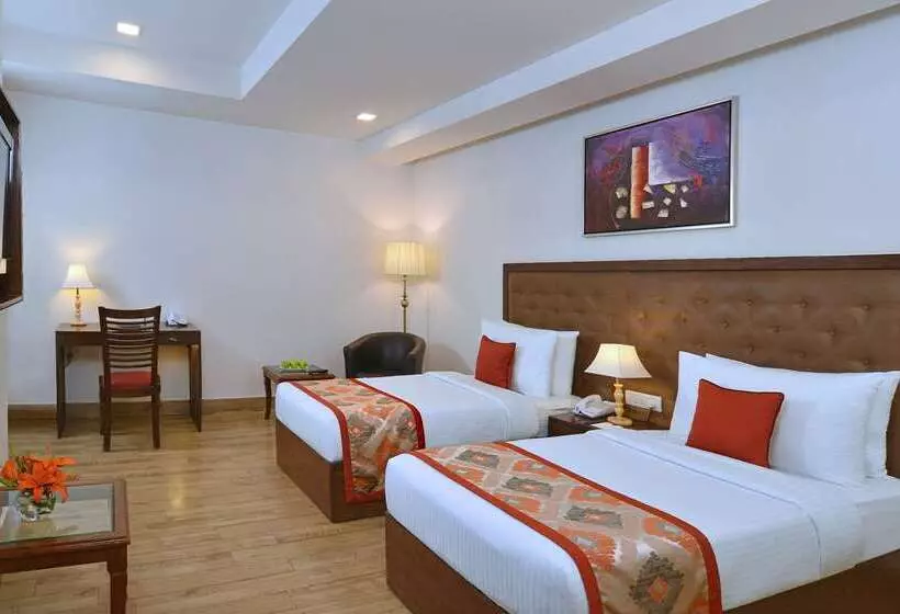 酒店 Taurus Sarovar Portico