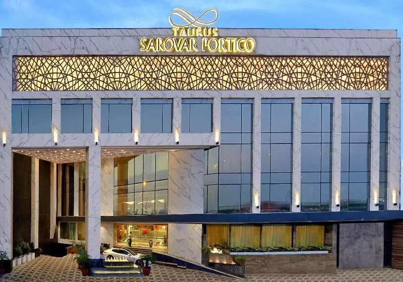 酒店 Taurus Sarovar Portico