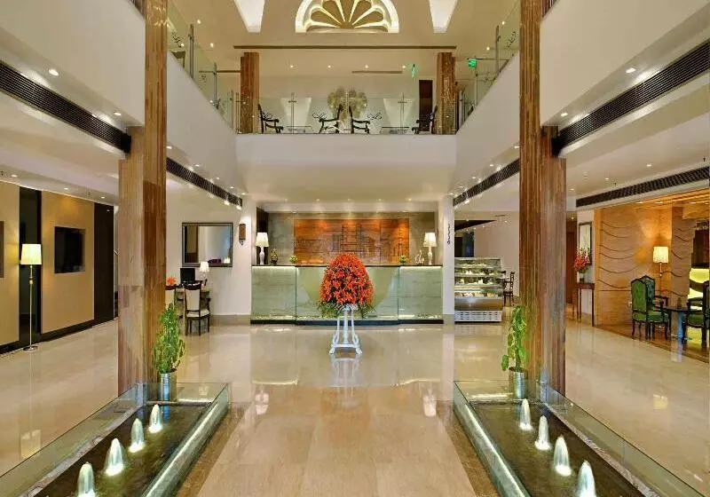 酒店 Taurus Sarovar Portico