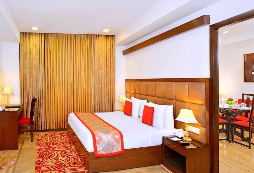 酒店 Taurus Sarovar Portico