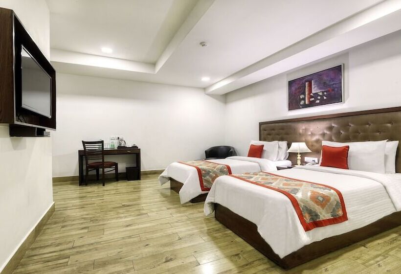 فندق Taurus Sarovar Portico