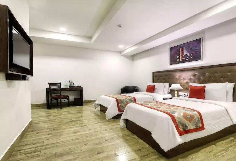 酒店 Taurus Sarovar Portico