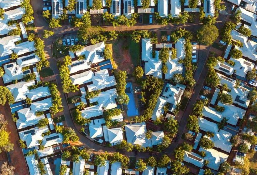 Отель The Pearle Of Cable Beach