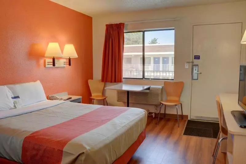 Motel 6 Salem, Or