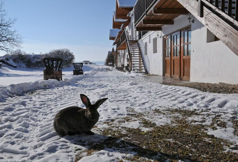 Geinberg Suites & Via Nova Lodges