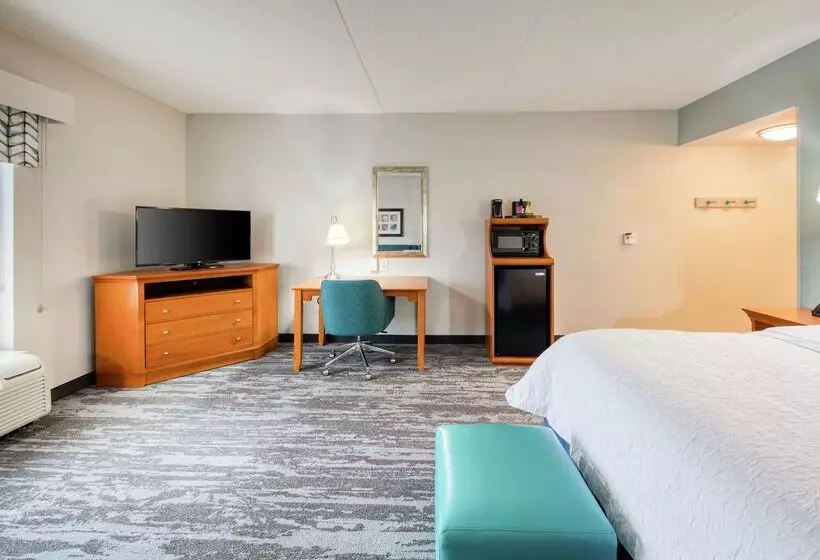 Hampton Inn Wilmingtonuniversity Area/smith Creek Station