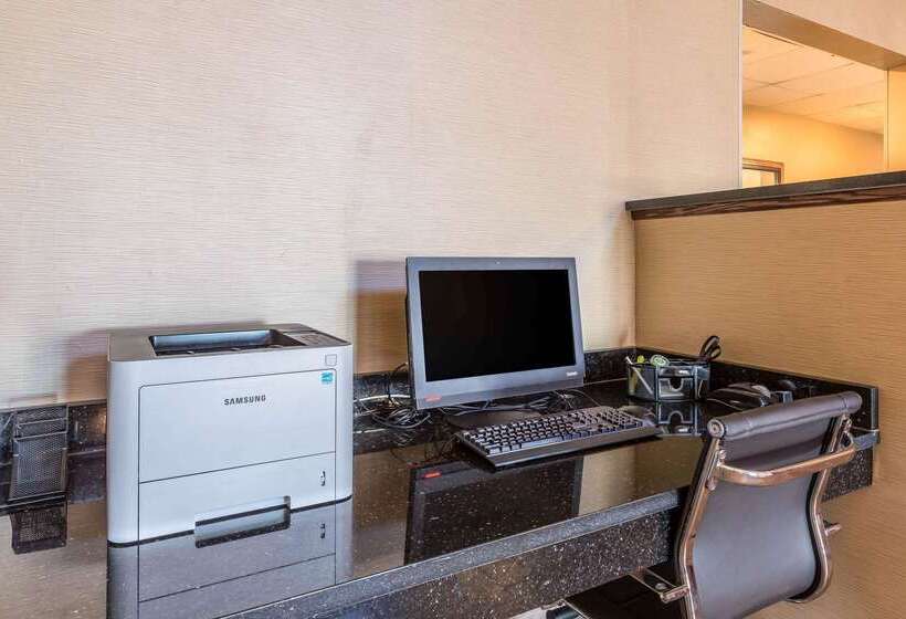 فندق Comfort Suites North