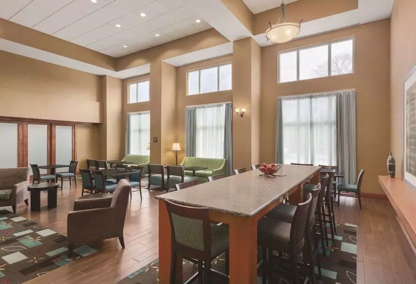 فندق Hampton Inn & Suites Greenfield