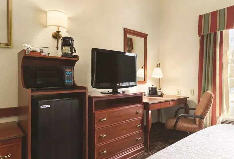 فندق Hampton Inn & Suites Greenfield