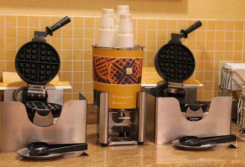 فندق Hampton Inn Hampton Newport News