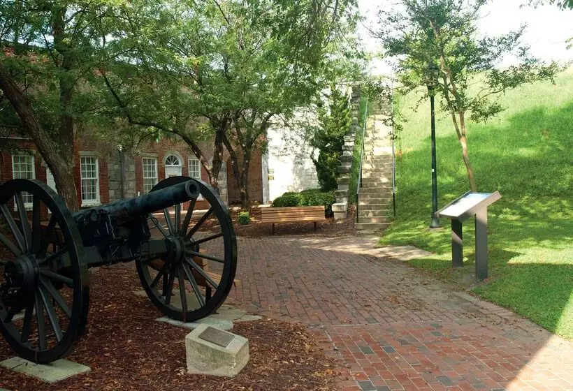 هتل Hampton Inn Hampton Newport News