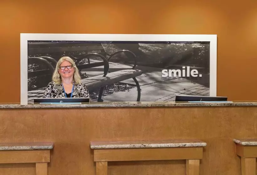 هتل Hampton Inn Petersburg Southpark Mall