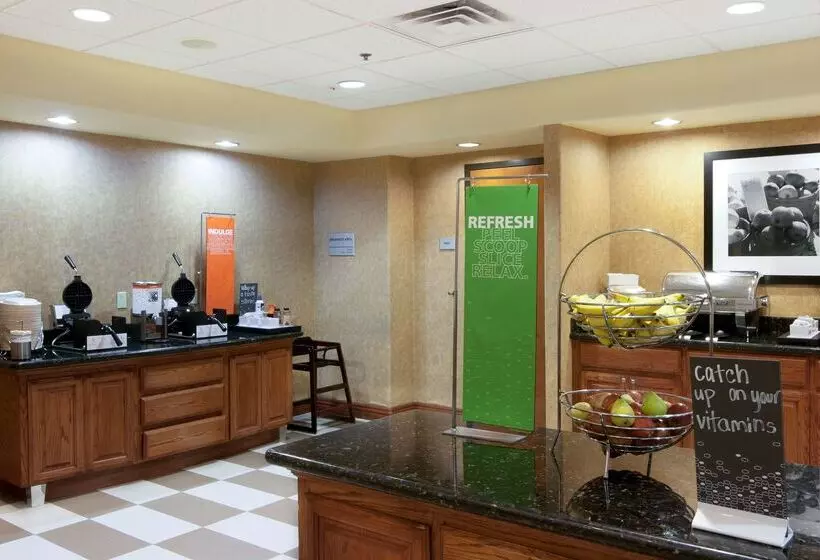 호텔 Hampton Inn & Suites Brownsville