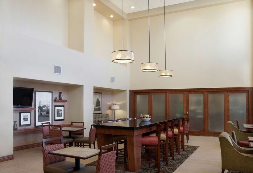 هتل Hampton Inn & Suites Brownsville