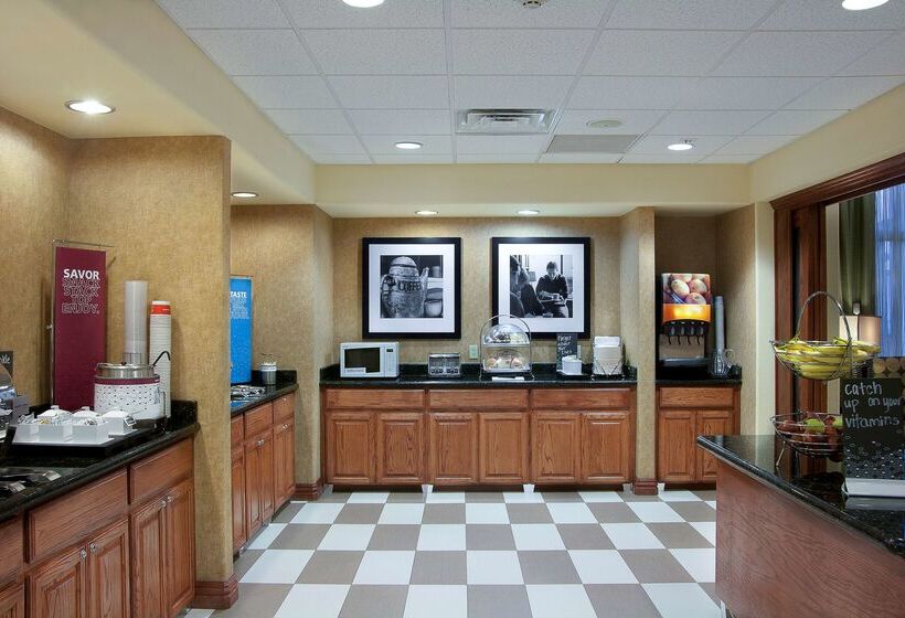 هتل Hampton Inn & Suites Brownsville